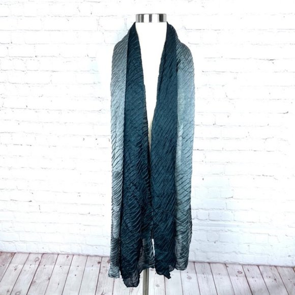 🛍️$5 Bundled |•Metallic Greys & Silvers Scarf•|colors.   22" x 75." - Picture 5 of 7